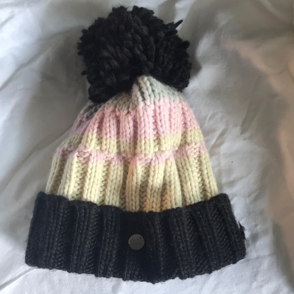 Tells toque - Picture 1 of 3